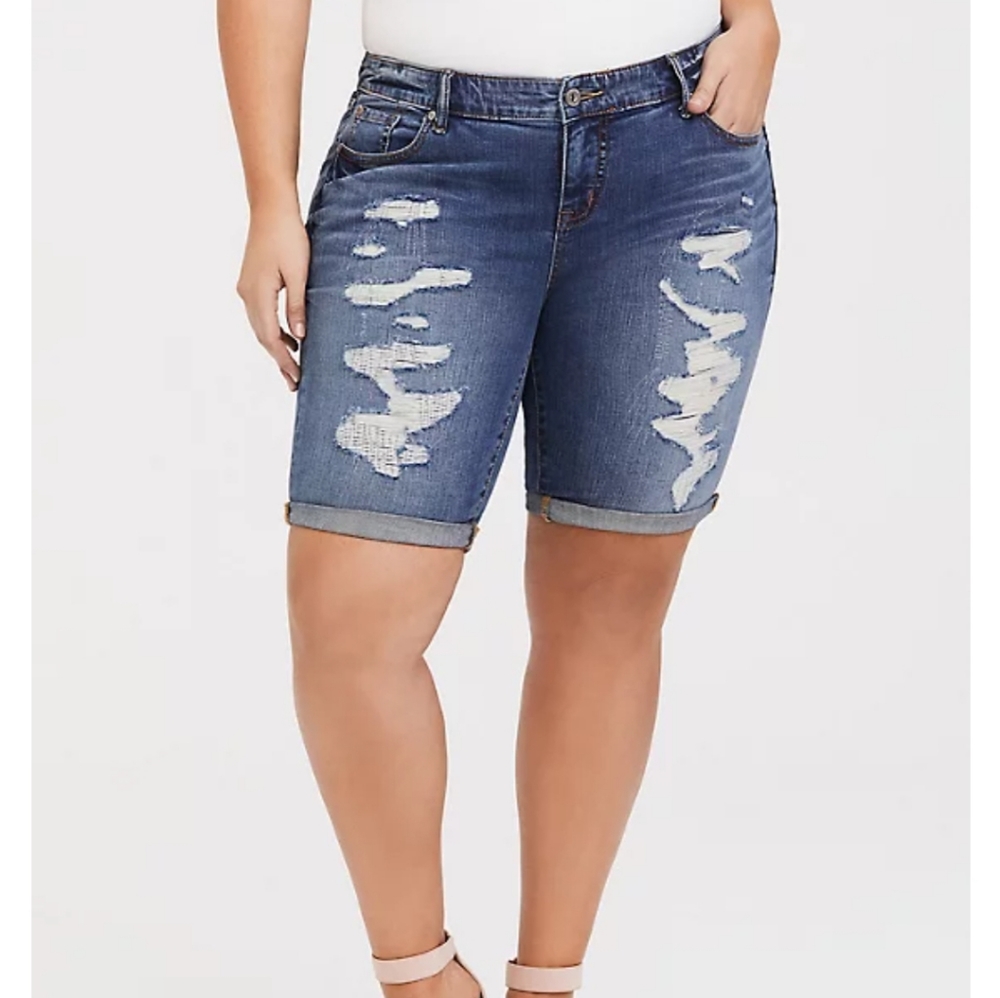 Stretchy bermuda shorts